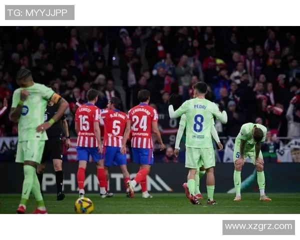 英超激战：多特蒙德逆转巴萨红牌争议引发全场热议